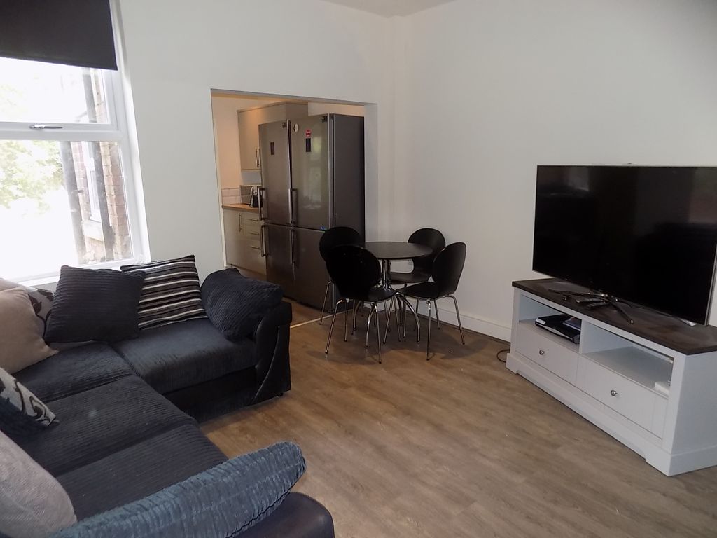Property photo 1 of 10 Lounge