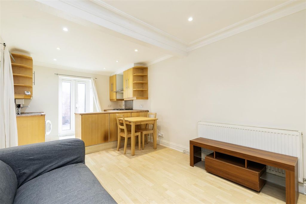 Property photo 3 of 16 Gff 16 Constantine Road -3.Jpg