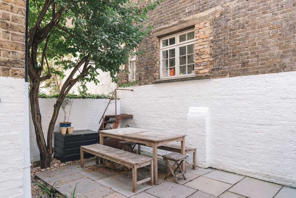 Property photo 3 of 16 304391 - 77Ladbrokeroad_Highres-25.Jpg