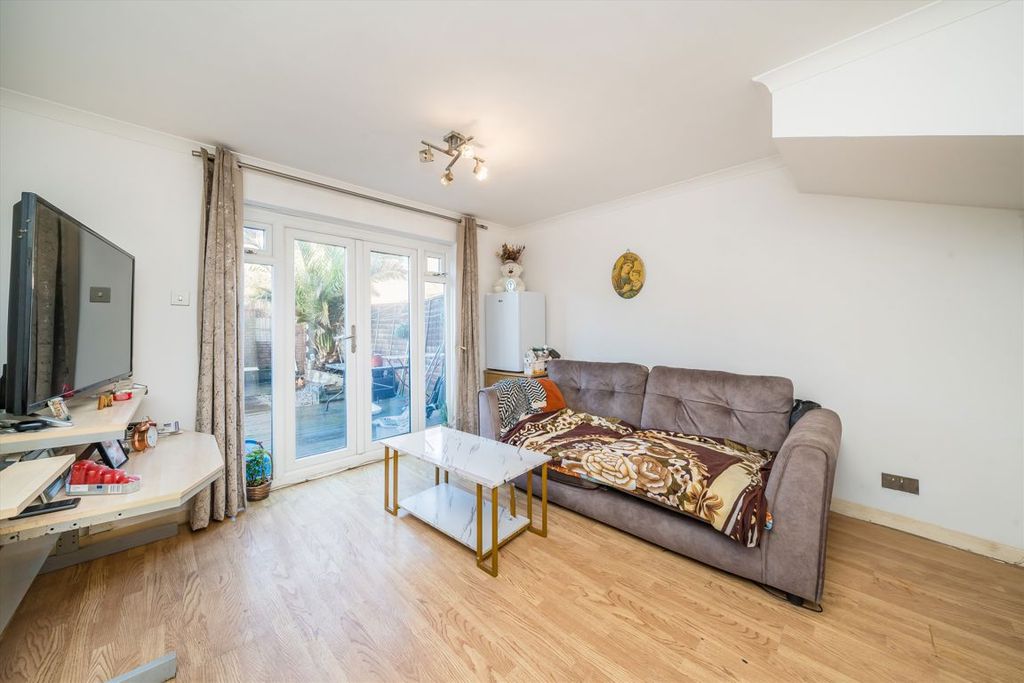 Property photo 2 of 7