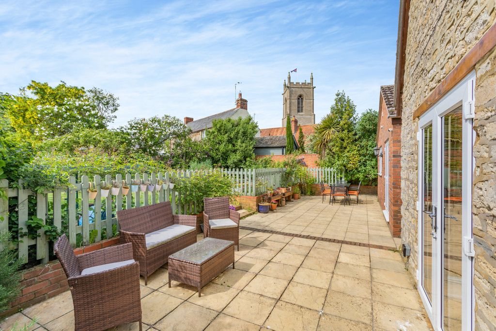 Property photo 2 of 44
