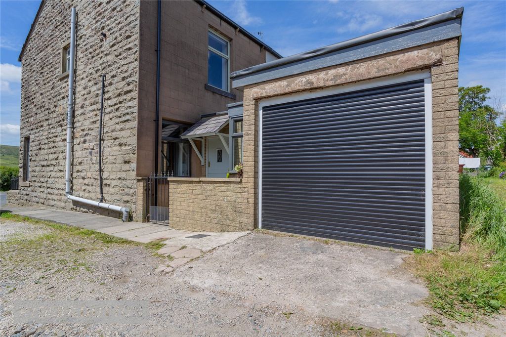Property photo 2 of 15 Garage