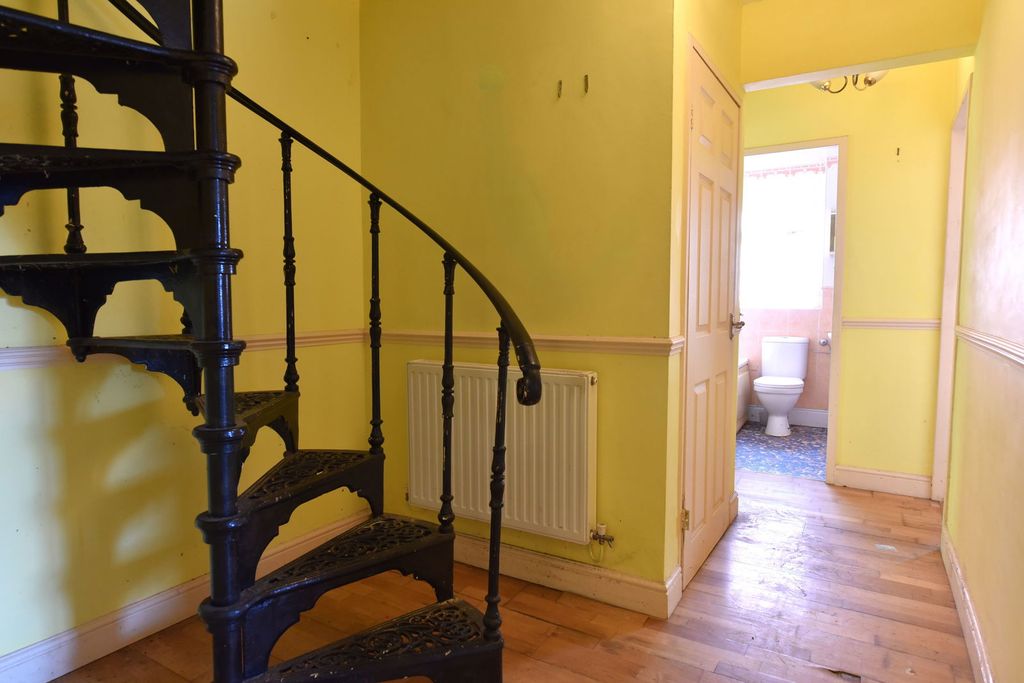 Property photo 3 of 16