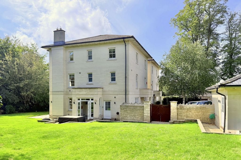 Property photo 1 of 28