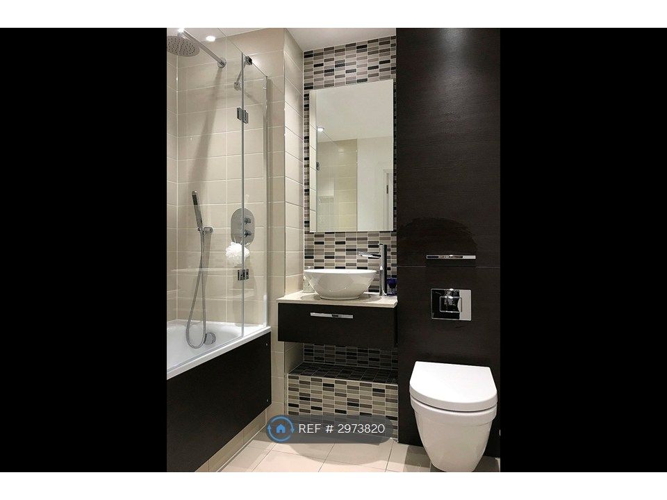 Property photo 3 of 11 Bathroom