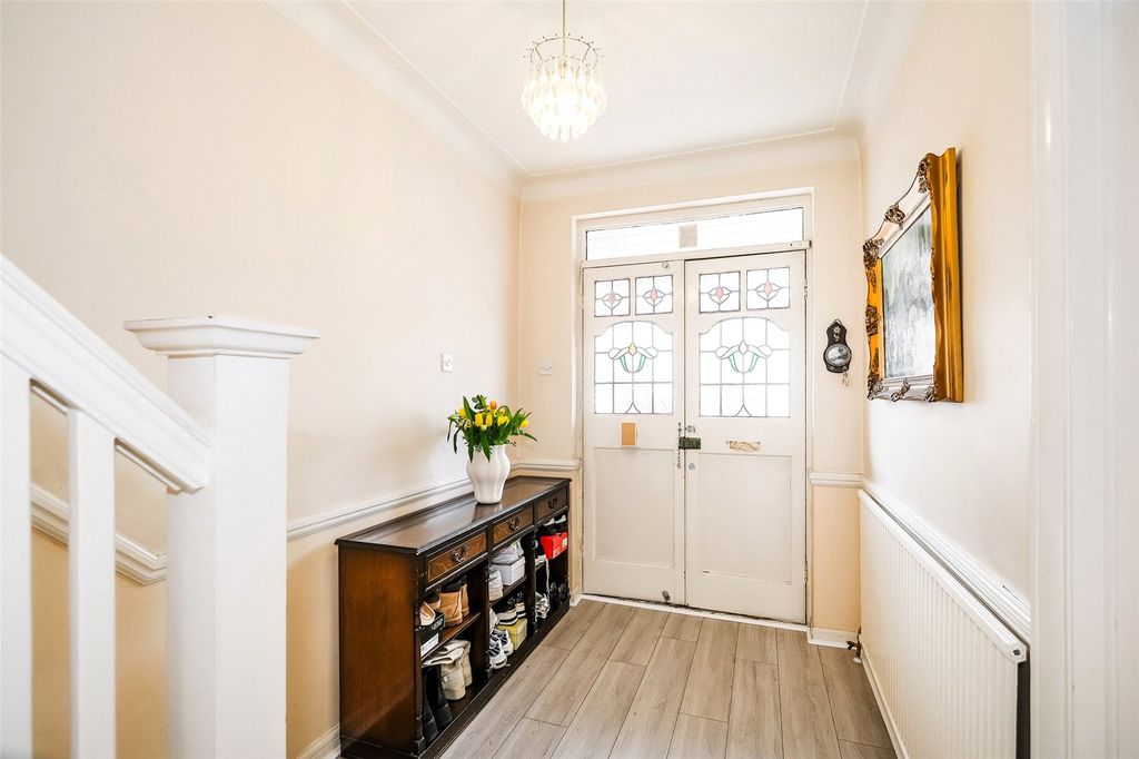 Property photo 2 of 15 Entrance Hall