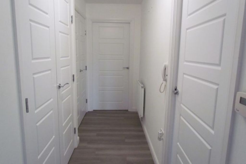 Property photo 2 of 8 Hallway