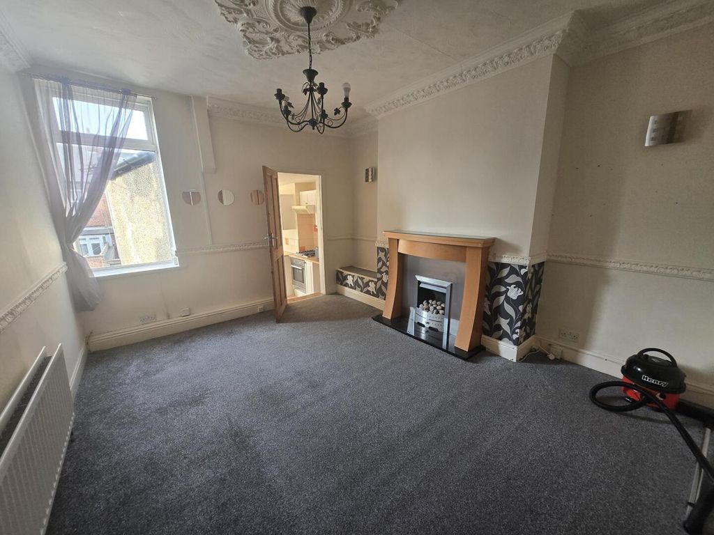 Property photo 2 of 7 Living Room