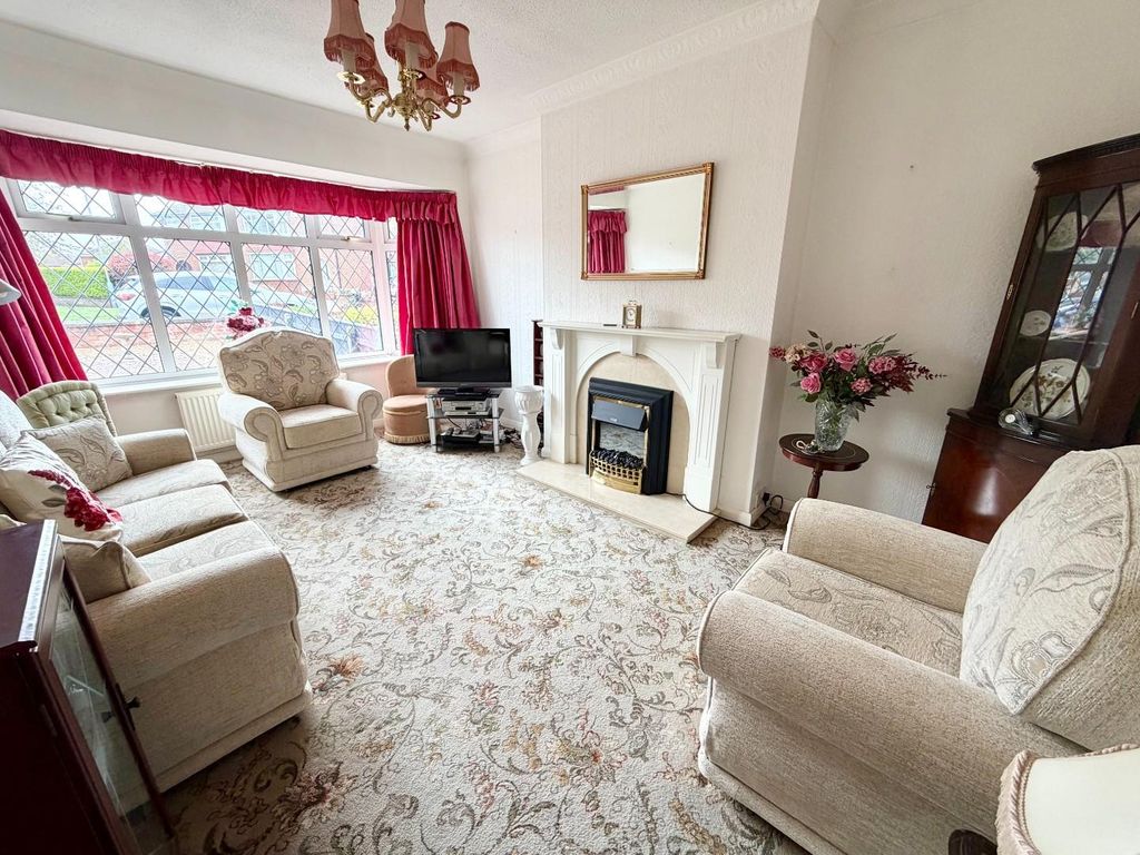 Property photo 2 of 12 Lounge