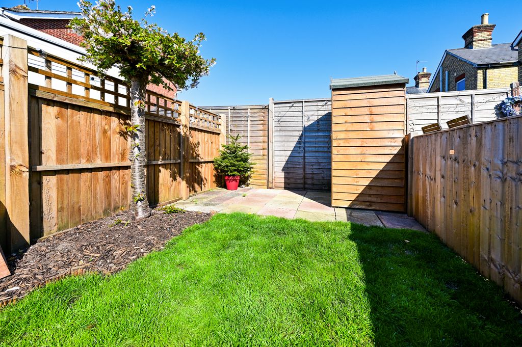 Property photo 1 of 8 Garden & Parking