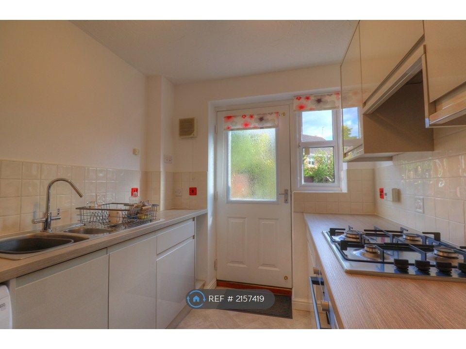 Property photo 3 of 19 Kitchen