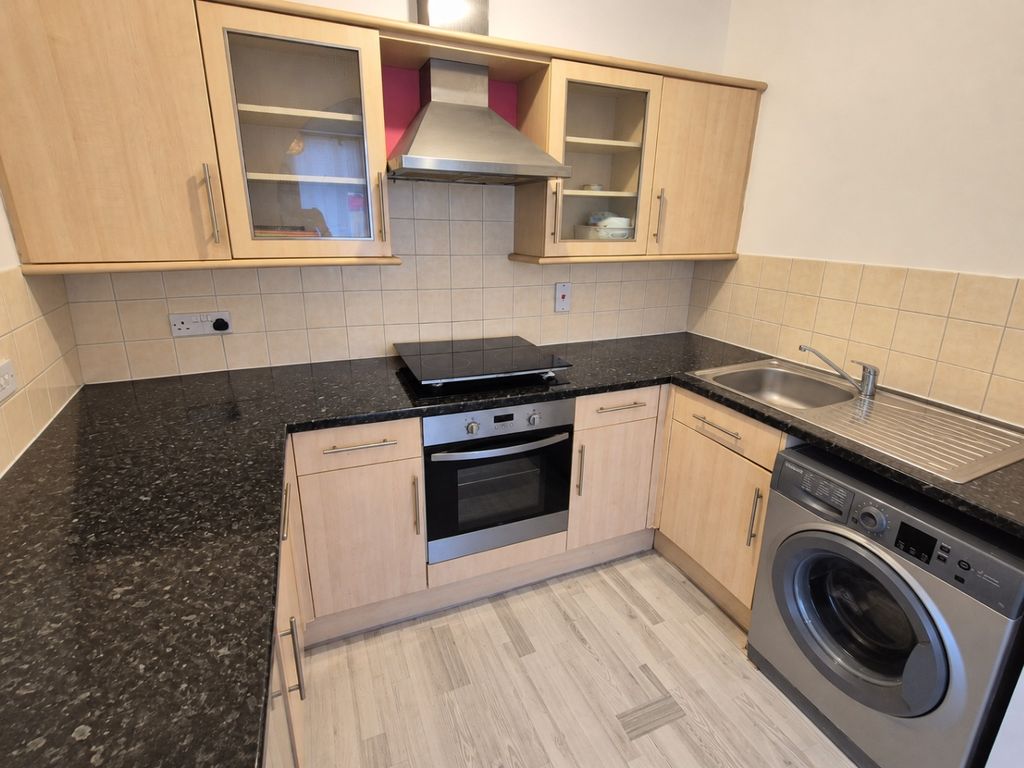 Property photo 3 of 5 5699984