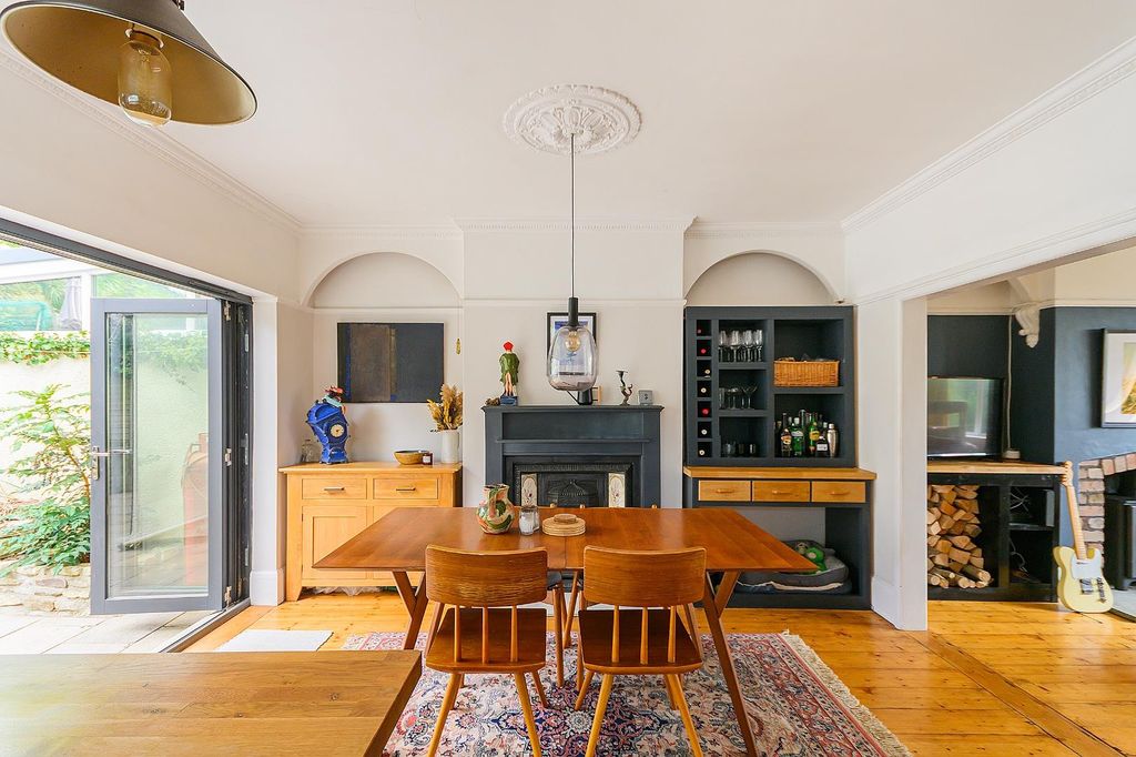Property photo 3 of 29 4W5R5Ke - Dining Room G.Jpg
