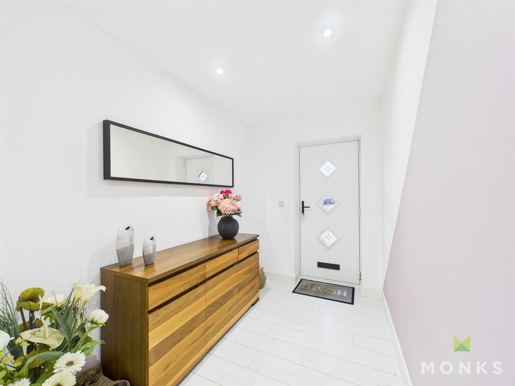 Property photo 3 of 32 Cam05160G0-Pr0065-Still012.Jpg