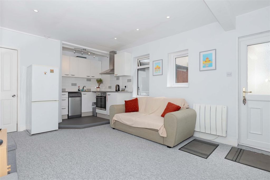 Property photo 3 of 10 Estern Place_1.Jpg