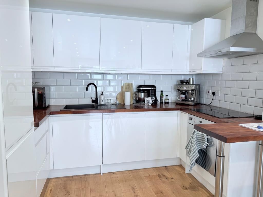 Property photo 3 of 12 Kitchen