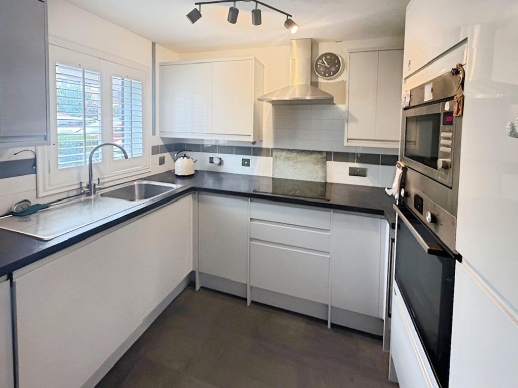 Property photo 3 of 6 923A657E-Kitchen.Jpg