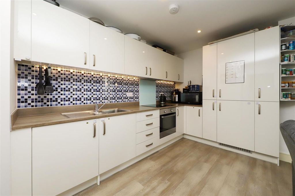 Property photo 3 of 13 Kitchen
