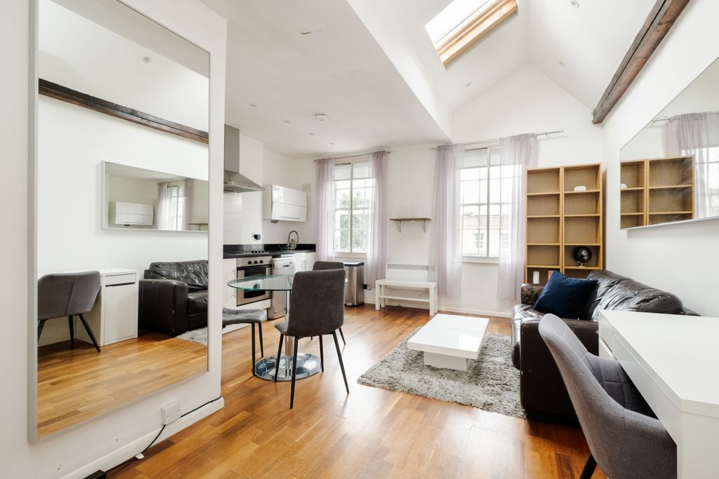 Property photo 1 of 10 Canonbury Road
