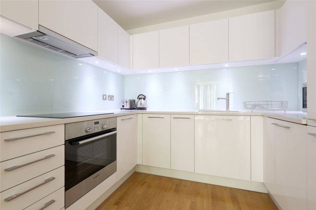 Property photo 2 of 9 Kitchen