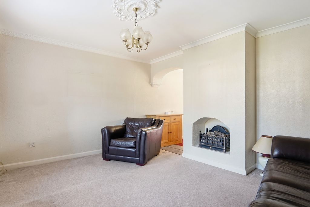 Property photo 3 of 21 Templecresent006