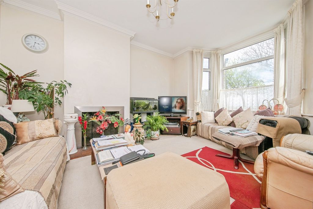 Property photo 3 of 16
