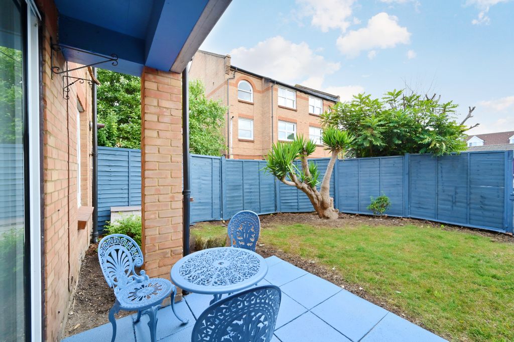 Property photo 2 of 9 44-Victoria-Park-Road (6)