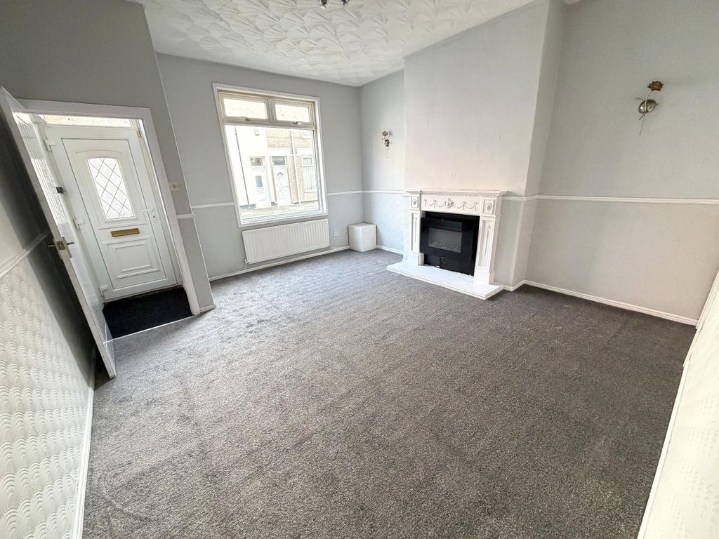 Property photo 2 of 16 Lounge