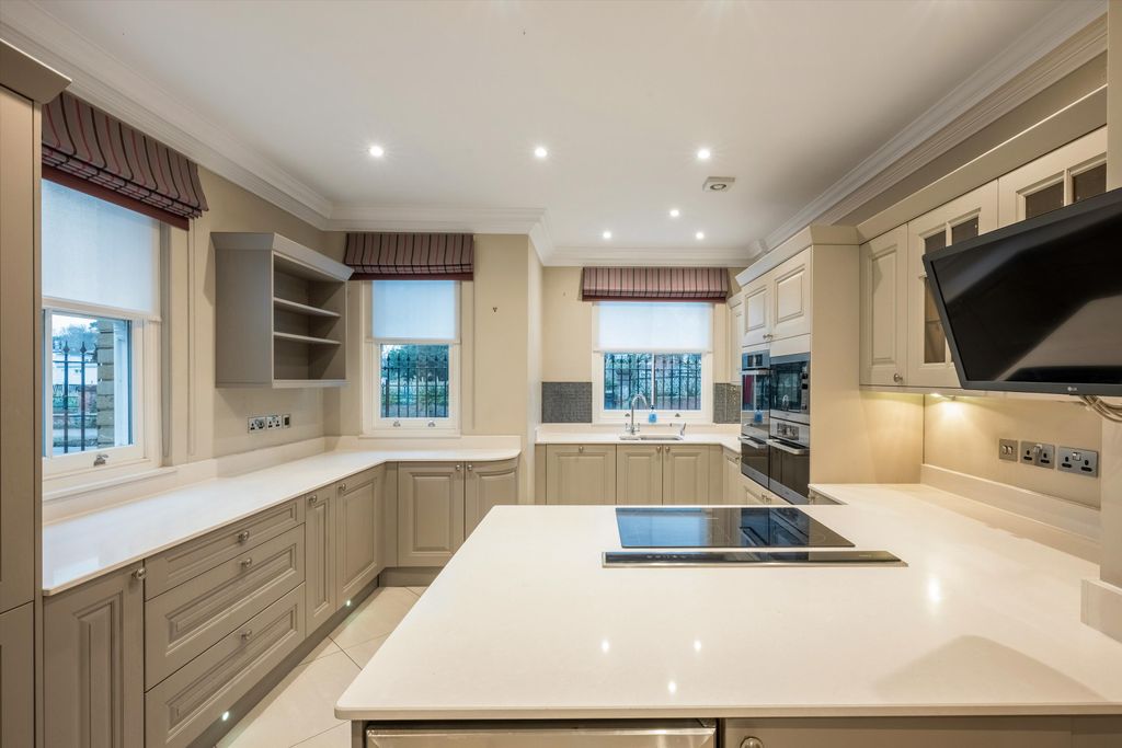 Property photo 3 of 23 Image