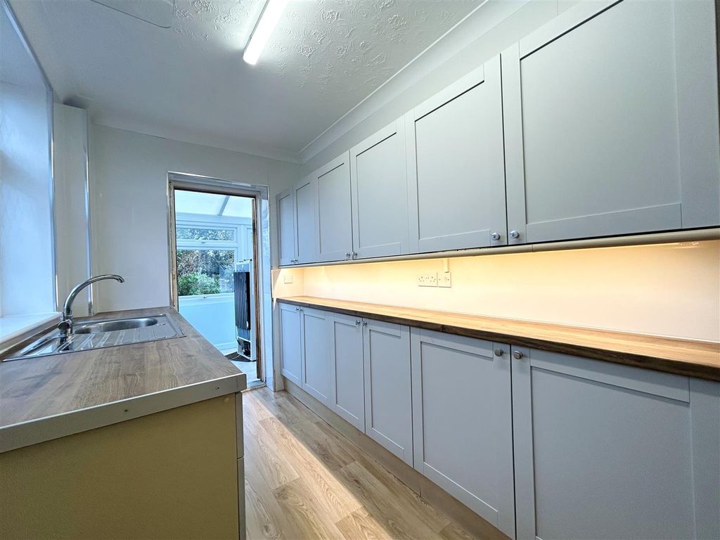 Property photo 3 of 16 Kitchen