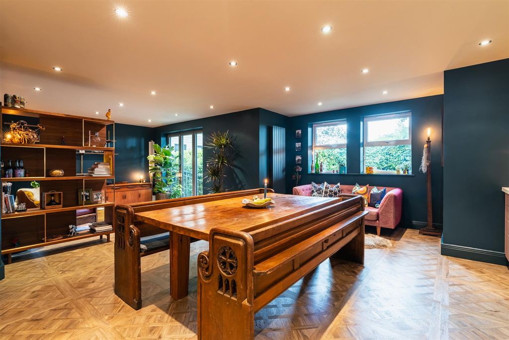 Property photo 2 of 62 Dining Kitchen
