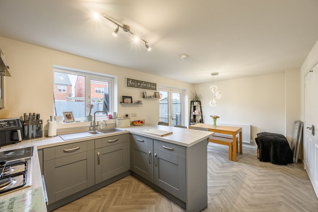 Property photo 3 of 21 Kitchen Dining Room