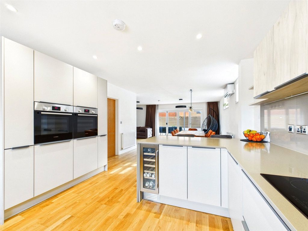 Property photo 2 of 30 Picture No. 02