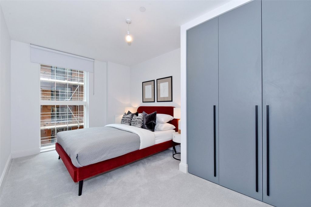Property photo 3 of 21 Principle Bedroom