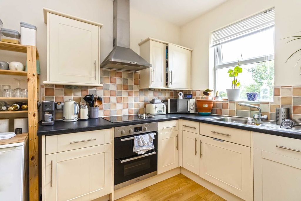 Property photo 3 of 4