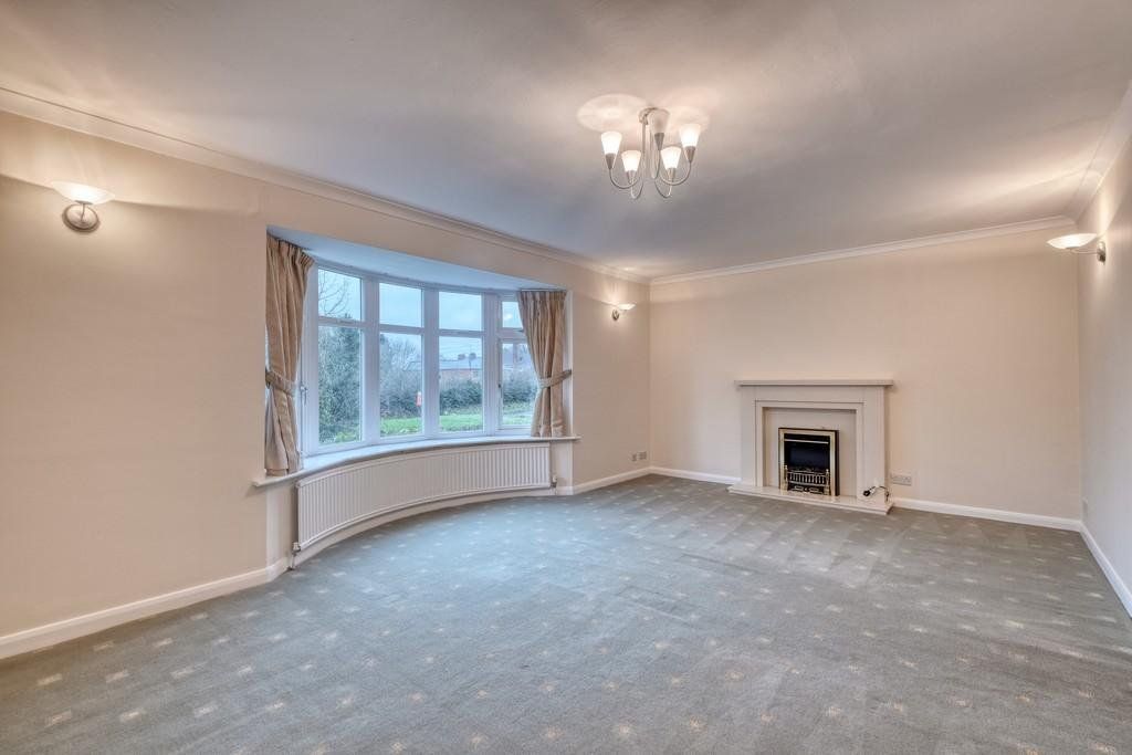 Property photo 3 of 17 Lounge