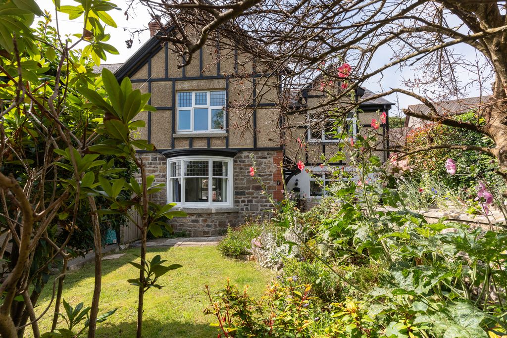 Property photo 2 of 30