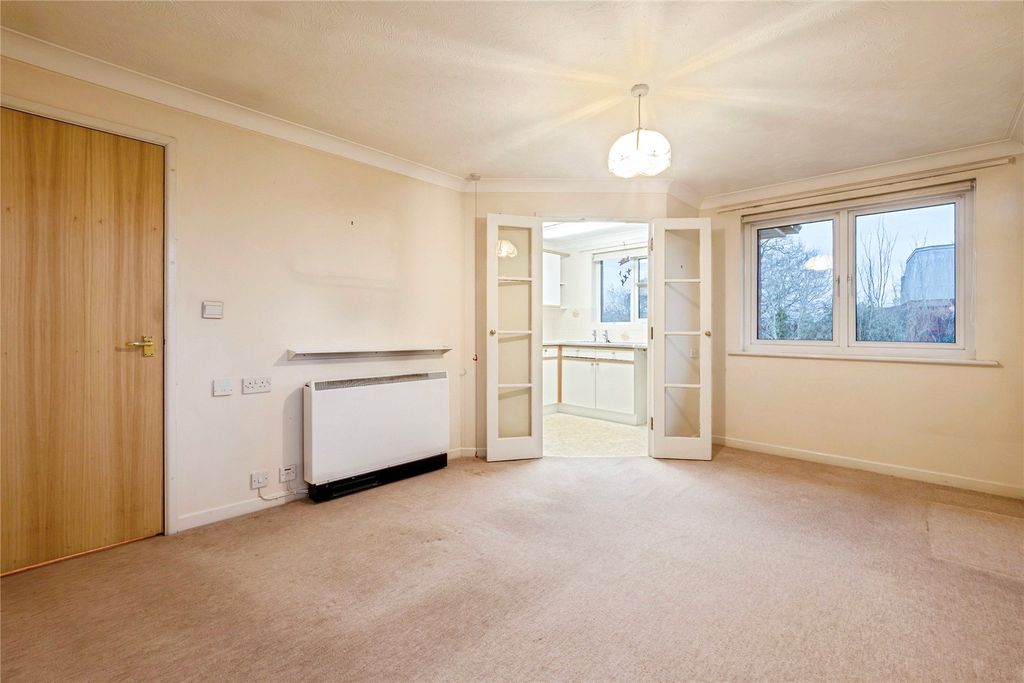 Property photo 3 of 10 Lounge