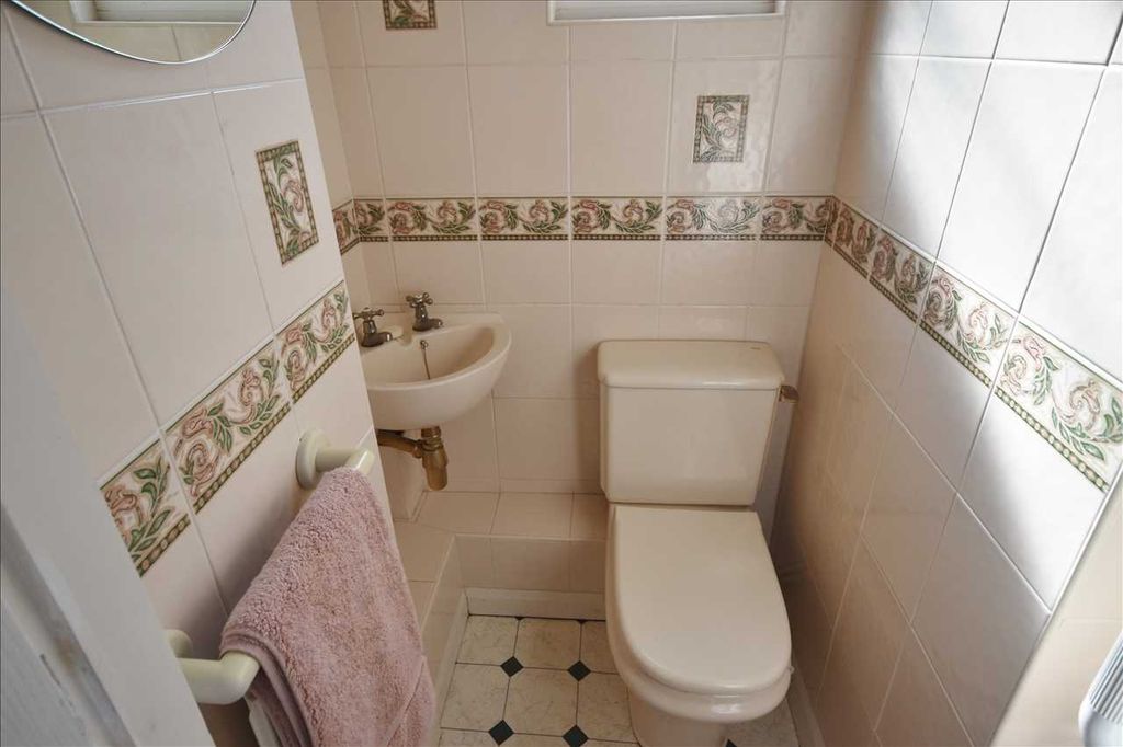 Property photo 3 of 15 Cloakroom