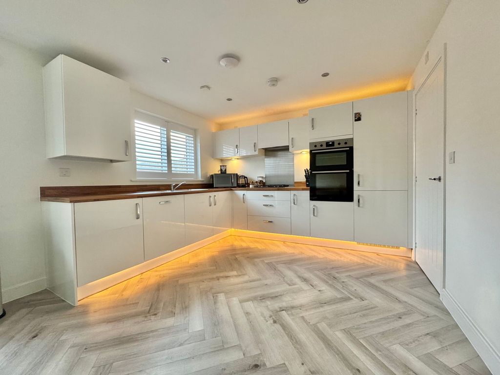 Property photo 2 of 26