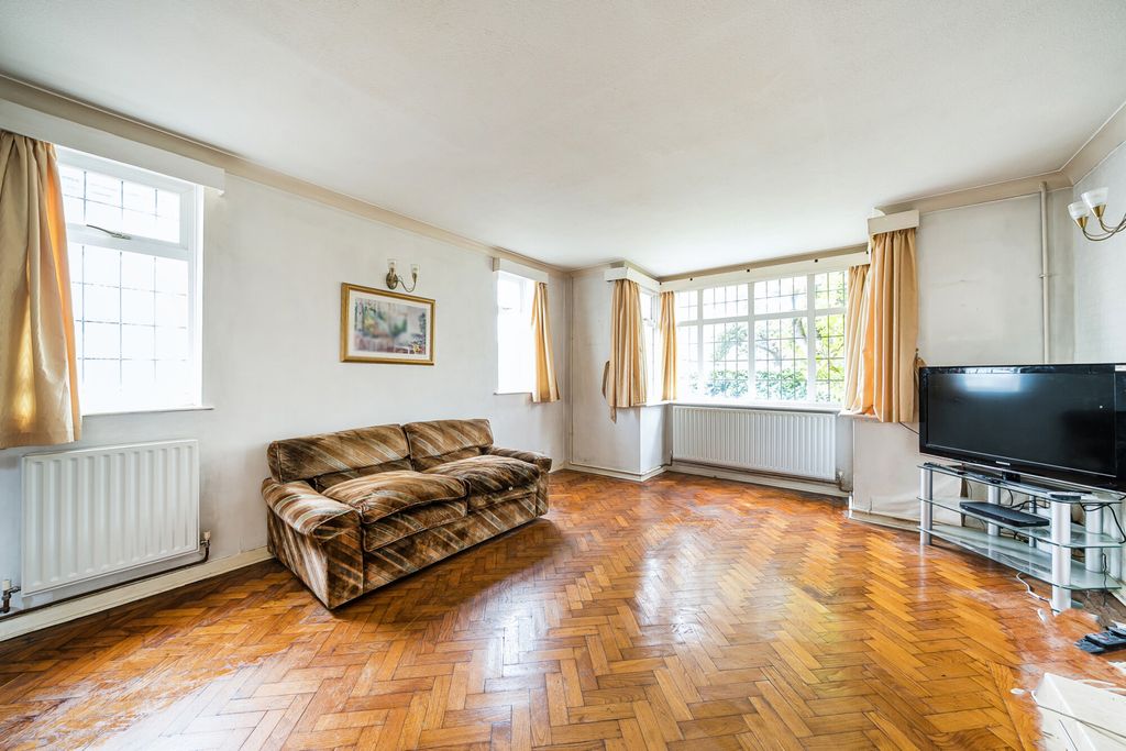 Property photo 3 of 20 1359223-16-68ee65...