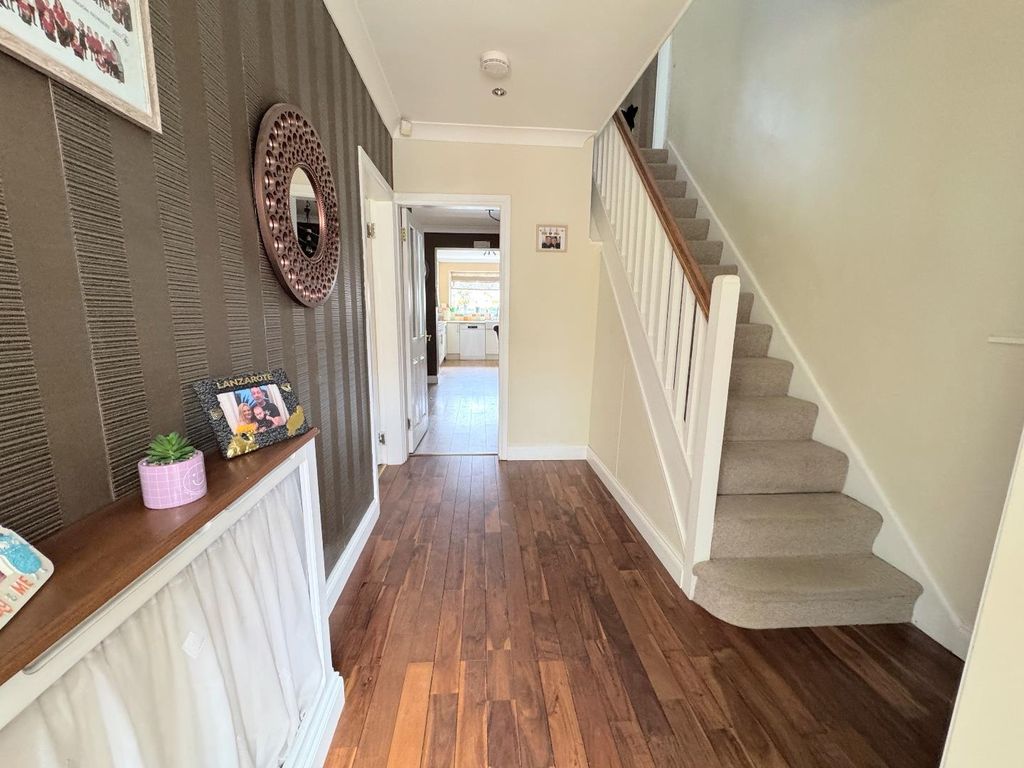 Property photo 2 of 18 Hallway
