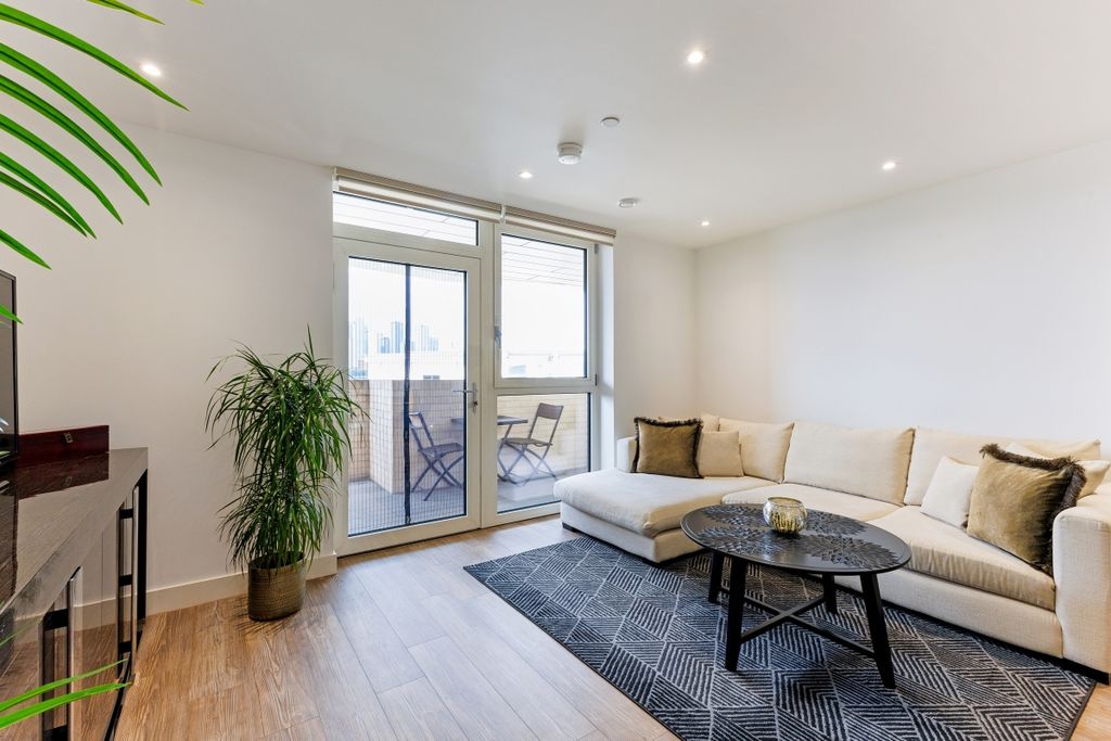 Property photo 3 of 13 92526_Apartment 9...
