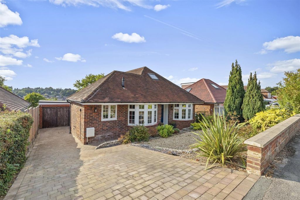 Property photo 1 of 17 West Drive-1.Jpg