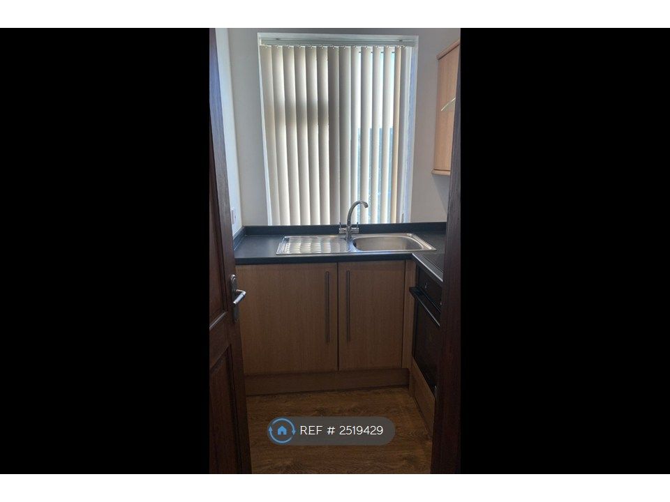 Property photo 2 of 8 Kitchen