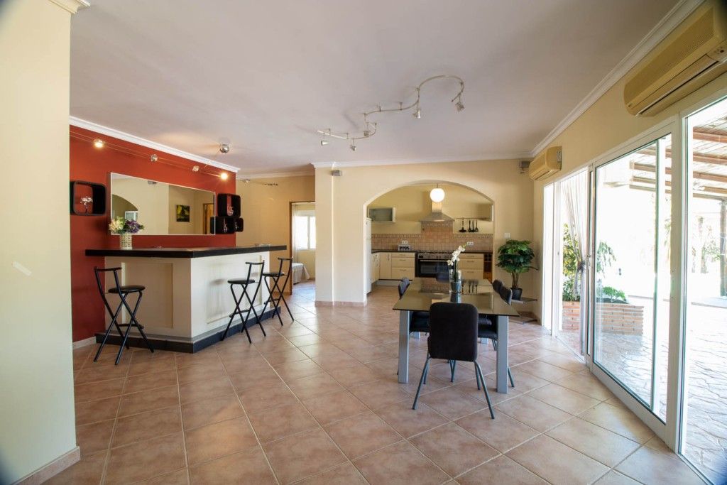 Property photo 3 of 20 Dining