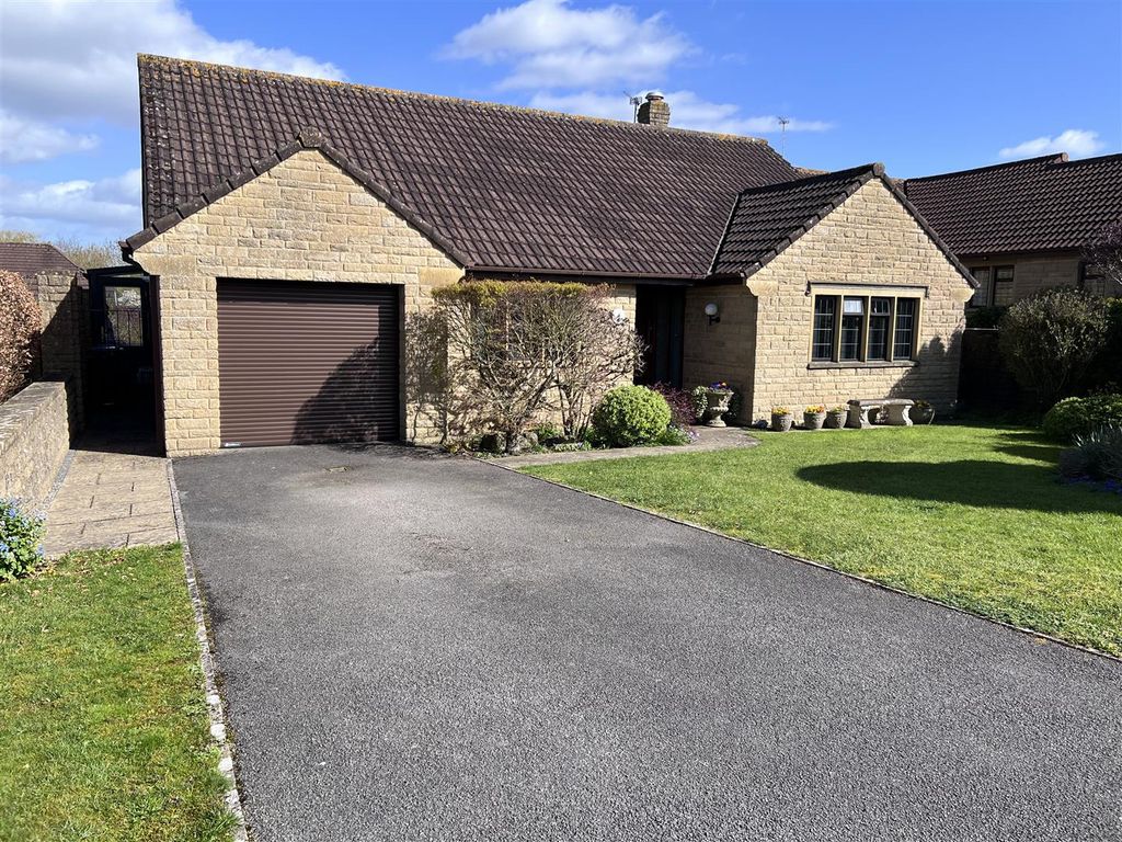 Property photo 1 of 16 Hawthorn Front.Jpeg