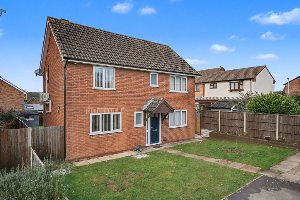 Property photo 2 of 31 Front Garden