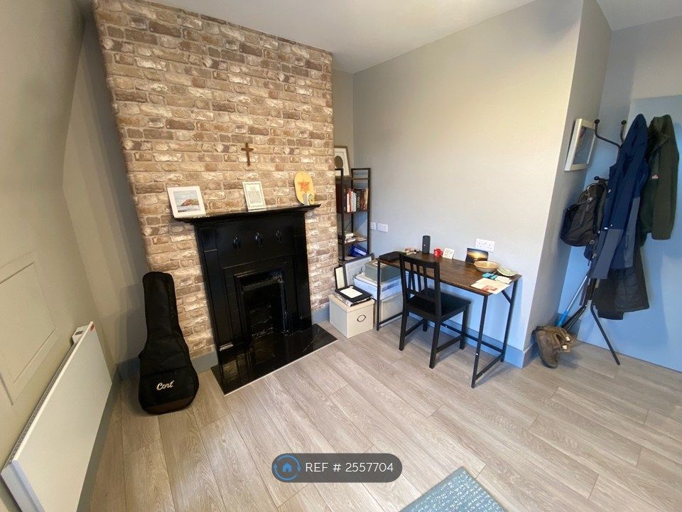 Property photo 2 of 18 Lounge