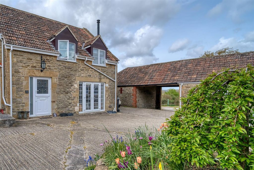 Property photo 1 of 10 Front